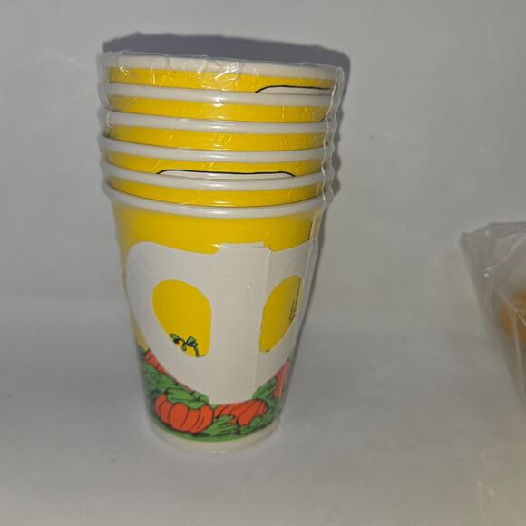 Peanuts Vintage Hallmark Halloween 6 Party Cups 9 fl oz Yellow Linus Lucy Patty - Picture 2 of 10